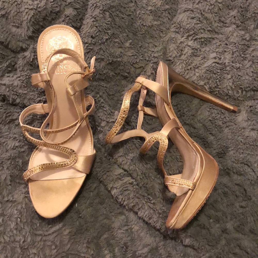 Vince Camuto pumps